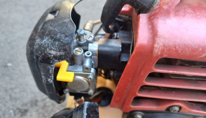 愛用中の草刈り機